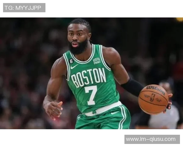 杰伦布朗分享全队胜利喜悦强调持续学习与进步的重要性